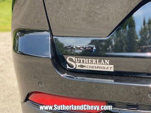 Used 2023 Jeep Grand Cherokee Limited w/ Black Appearance Package AWD/4WD image 12