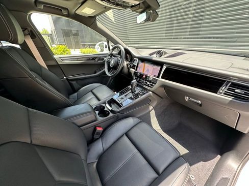 Certified 2025 Porsche Macan AWD/4WD image 37