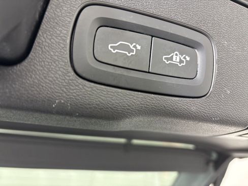 Used 2024 Volvo XC60 T8 Polestar w/ Protection Package Premier image 39