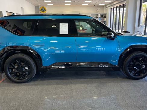 Used 2026 Kia EV9 Land w/ Nightfall Edition Package image 5