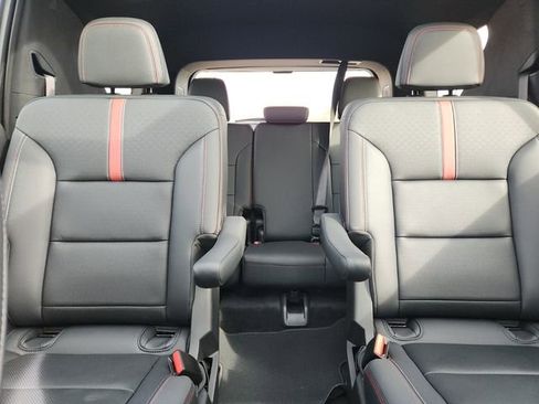 Used 2024 Chevrolet Traverse RS image 10