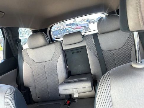 Used 2019 Hyundai Santa Fe SE image 11