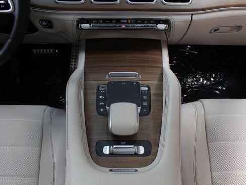 Used 2022 Mercedes-Benz GLS 450 4MATIC image 35