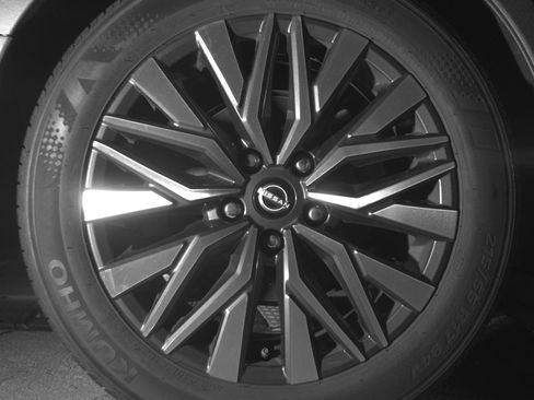 Used 2025 Nissan Altima 2.5 SV FWD image 15