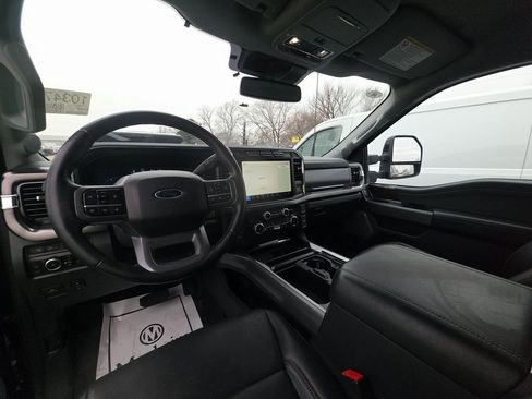 Used 2024 Ford F250 Lariat image 2