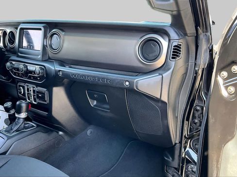 Used 2018 Jeep Wrangler Unlimited Sport S AWD/4WD image 16