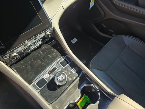 New 2025 Jeep Grand Cherokee Altitude image 25