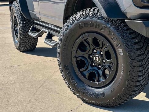 Used 2023 Ford Bronco Wildtrak image 9