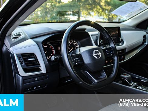 Used 2025 Nissan Rogue SV FWD image 30