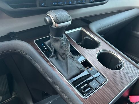 Used 2024 Toyota Sienna XLE image 27