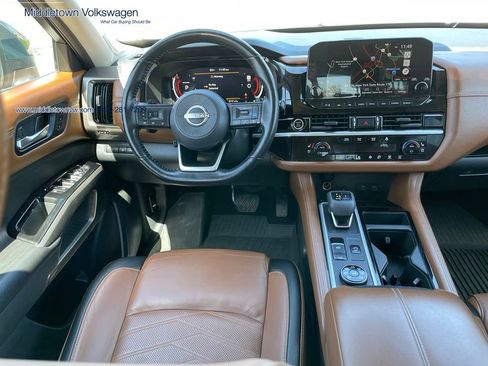 Used 2023 Nissan Pathfinder Platinum AWD/4WD image 8