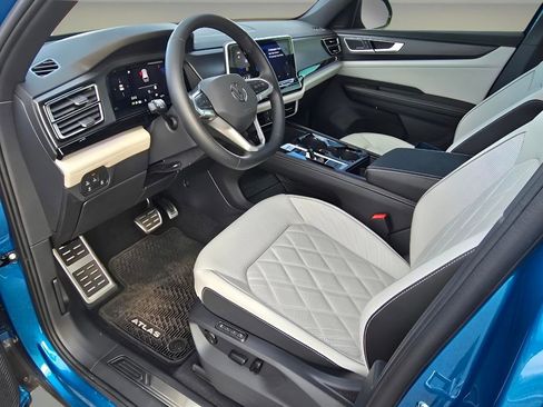 Used 2025 Volkswagen Atlas Cross Sport SEL Premium R-Line image 25