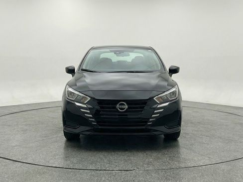 Used 2025 Nissan Versa SV image 2