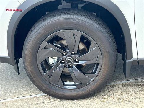 Used 2026 Nissan Rogue SV w/ Cold Weather Package FWD image 4