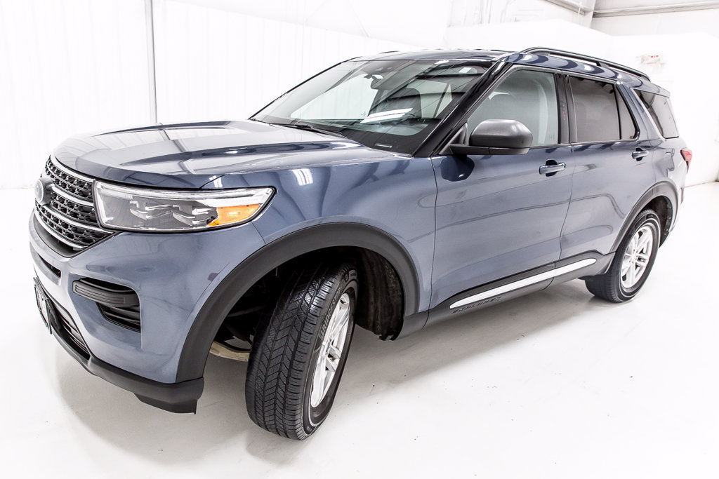 Used 2021 Ford Explorer XLT AWD/4WD image 2