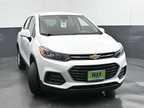 Used 2020 Chevrolet Trax LS w/ Tint and Cruise Package AWD/4WD image 30