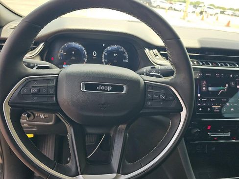 Used 2024 Jeep Grand Cherokee Altitude AWD/4WD image 8