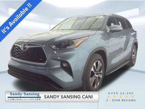 Used 2022 Toyota Highlander XLE FWD image 1