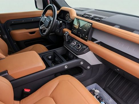 Used 2024 Land Rover Defender 110 SE image 33