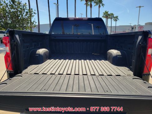 Used 2020 Chevrolet Silverado 1500 Custom w/ Custom Value Package image 13