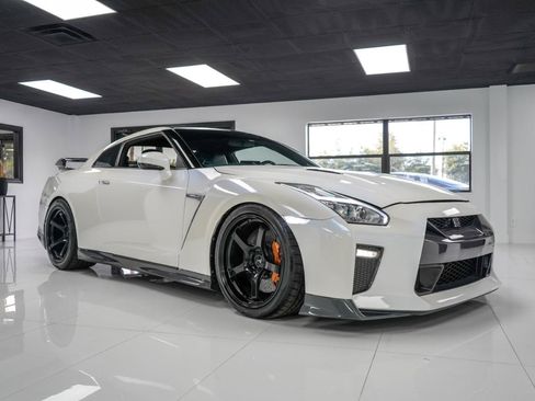 Used 2014 Nissan GT-R Premium AWD/4WD image 8