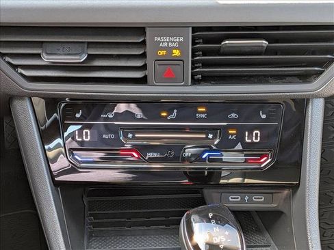 Used 2025 Volkswagen Jetta SE image 14