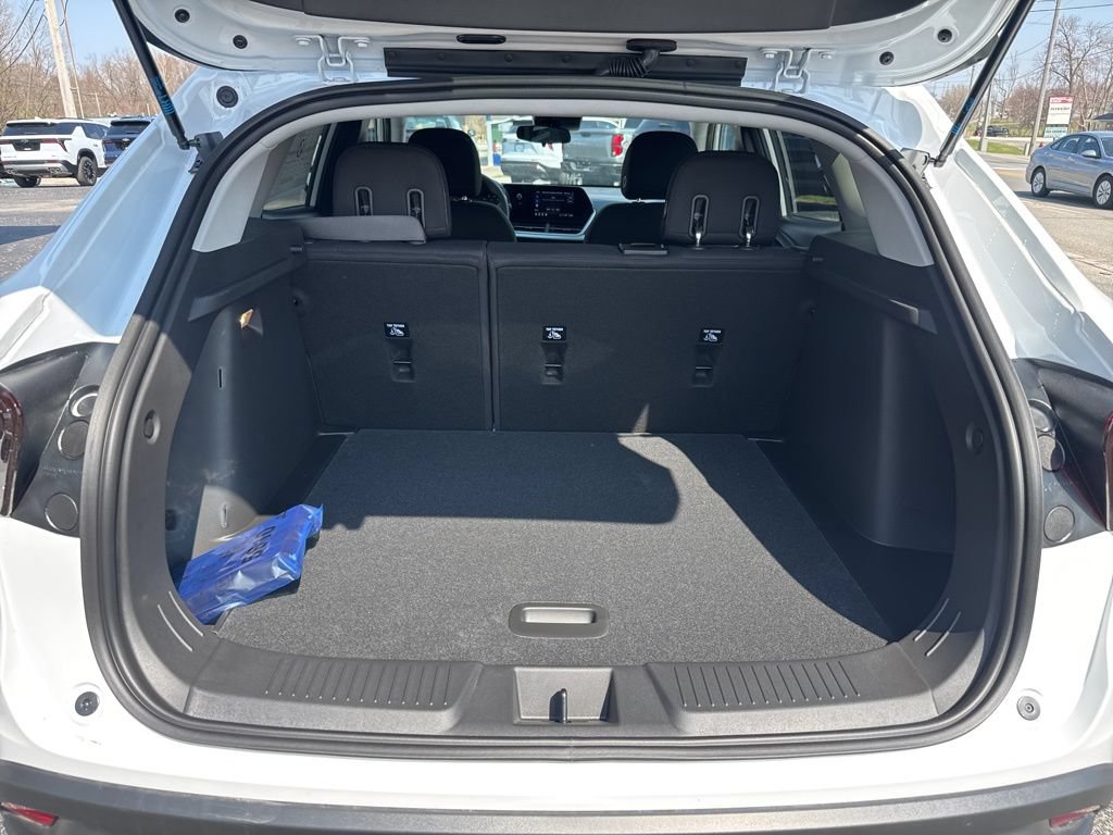 New 2026 Chevrolet Trax LS w/ LS Convenience Package FWD image 17