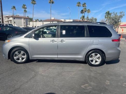 Used 2013 Toyota Sienna LE FWD image 5