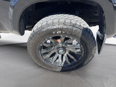 Used 2017 Toyota Tacoma TRD Sport image 12