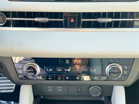 New 2025 Mitsubishi Outlander SEL image 15