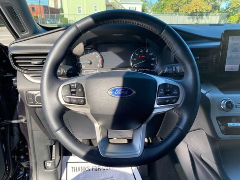 Used 2022 Ford Explorer XLT image 15