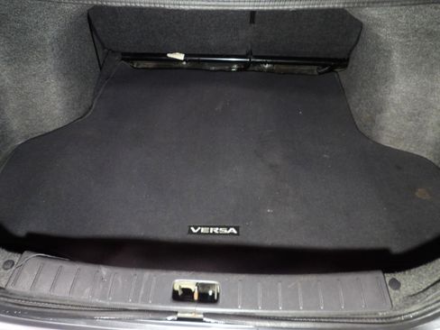 Used 2018 Nissan Versa SV image 6