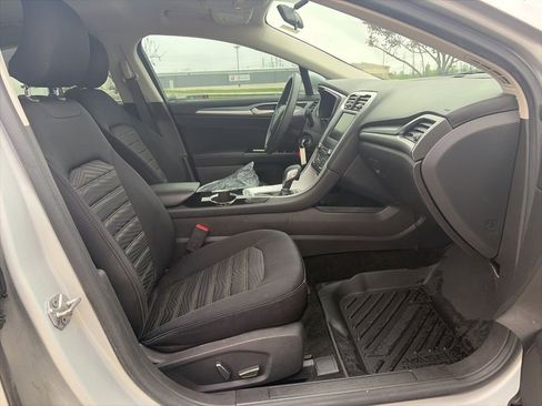 Used 2016 Ford Fusion SE image 24