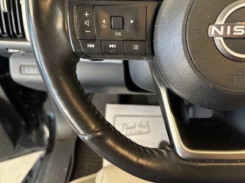 Used 2022 Nissan Pathfinder SL AWD/4WD image 11