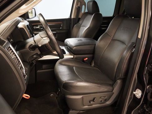 Used 2017 RAM 1500 Laramie w/ Convenience Group image 6