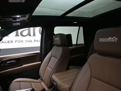 Used 2025 Chevrolet Tahoe High Country AWD/4WD image 17