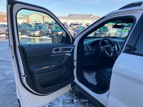 Used 2013 Ford Explorer XLT image 9