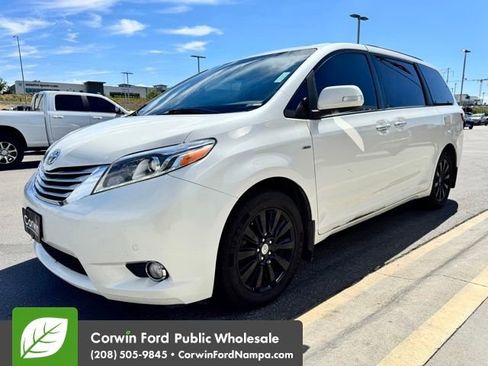Used 2017 Toyota Sienna Limited Premium AWD/4WD image 3