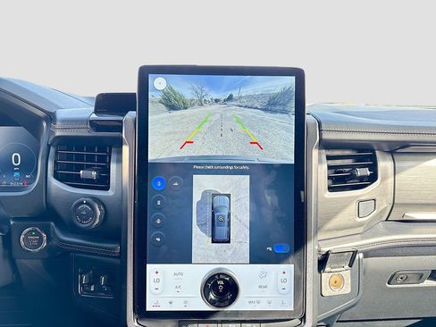 Used 2024 Ford Expedition Platinum image 14