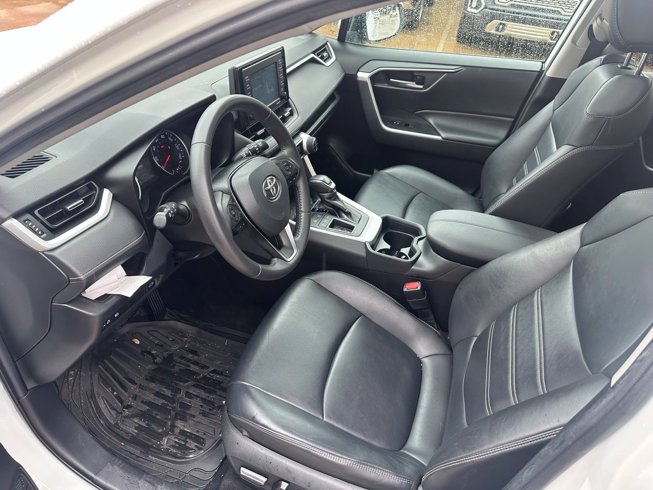 Used 2020 Toyota RAV4 XLE Premium FWD image 12