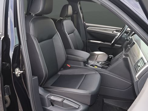 Used 2020 Volkswagen Atlas Cross Sport SE FWD image 18