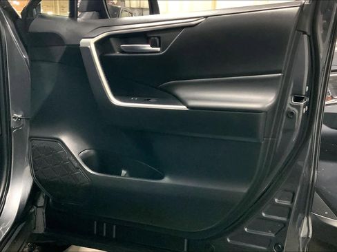 Used 2021 Toyota RAV4 XLE Premium image 22