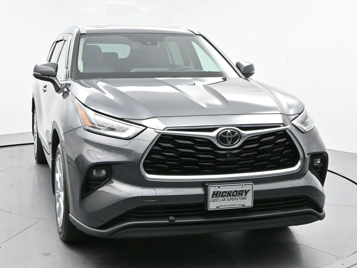 Used 2021 Toyota Highlander Limited AWD/4WD image 2