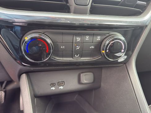 Used 2024 Buick Encore GX Sport Touring image 17