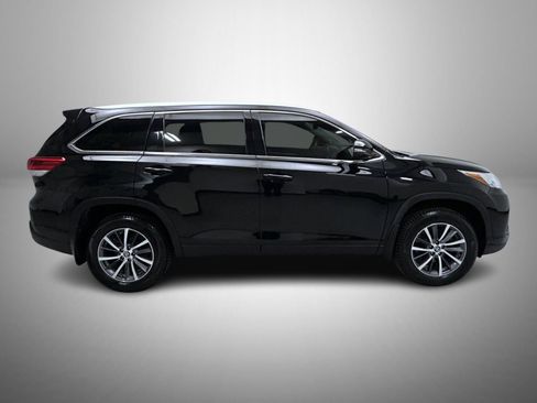 Used 2019 Toyota Highlander XLE image 4