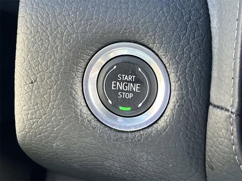 Used 2024 GMC Yukon XL Denali image 40