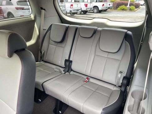 Used 2018 Kia Sedona LX w/ LX Essentials Premium Package FWD image 13