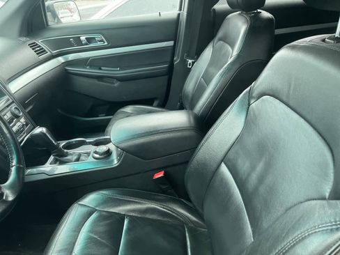 Used 2017 Ford Explorer XLT w/ Equipment Group 202A image 24