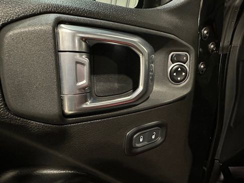 Used 2024 Jeep Gladiator Sport AWD/4WD image 12