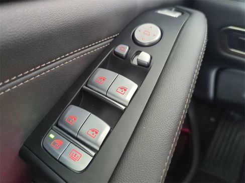 Used 2025 BMW X7 xDrive40i image 32